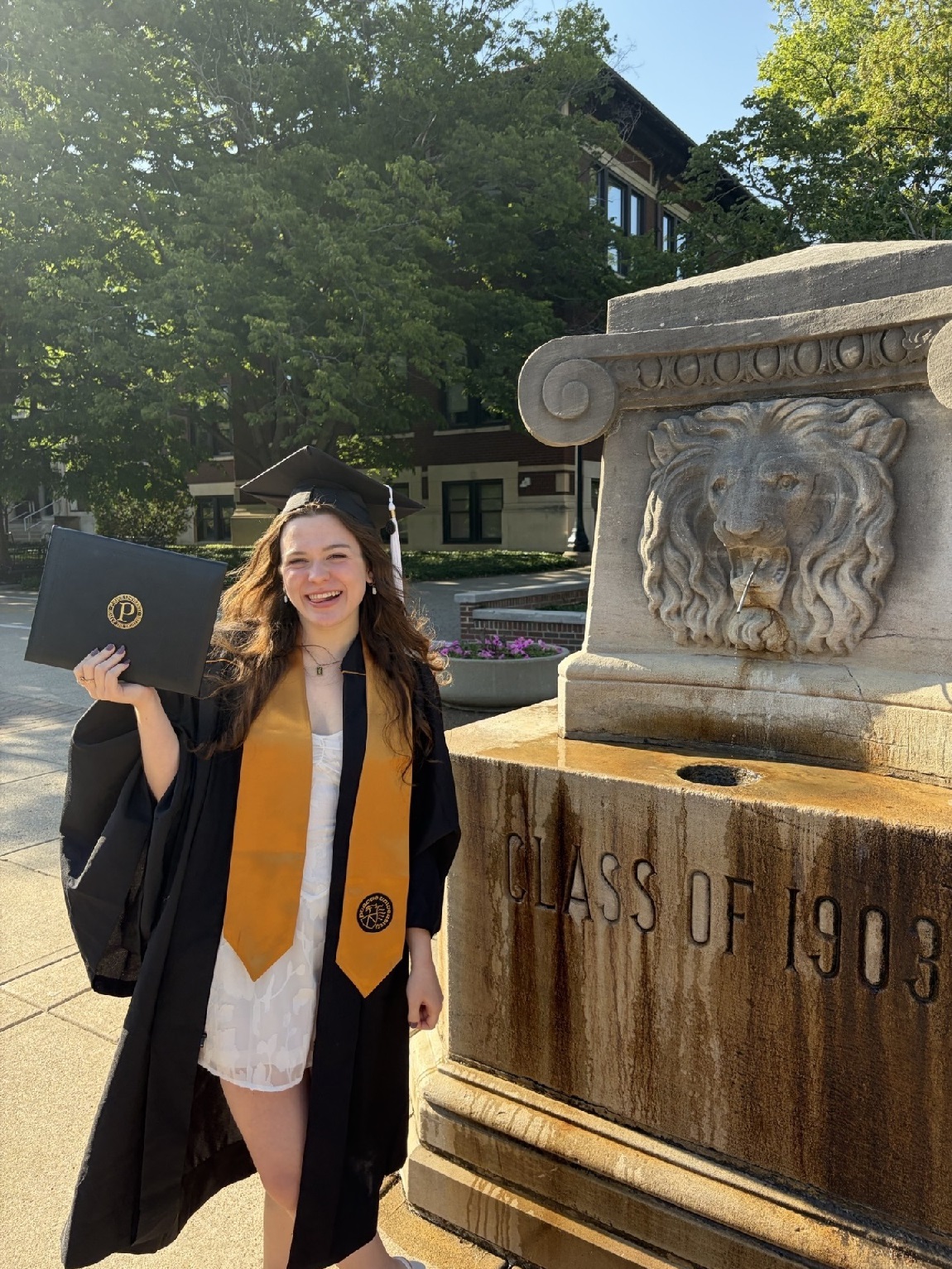 Leah Moyer graduation photo